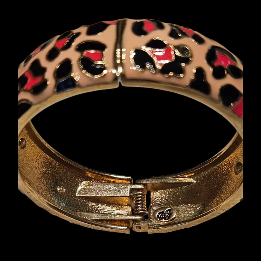 🐆Betsey Leopard / Cheetah Print Red & Black Sparkly Hinged Bangle Bracelet-NWOT